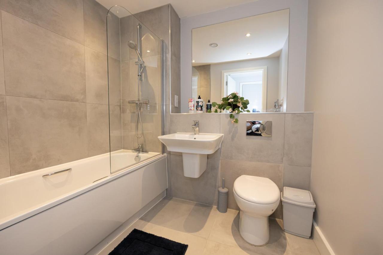 Contemporary 3 Bedrooms Apartment Manchester City Exterior foto