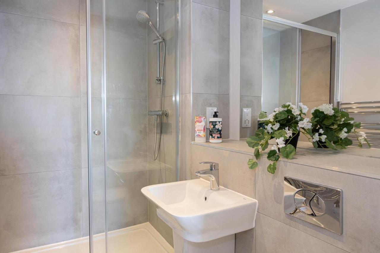 Contemporary 3 Bedrooms Apartment Manchester City Exterior foto